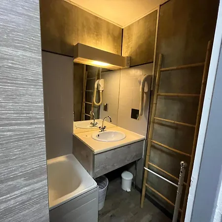 4 Couchages Avec Balcon Est Refait A Neuf Cote 2000 Apartmán